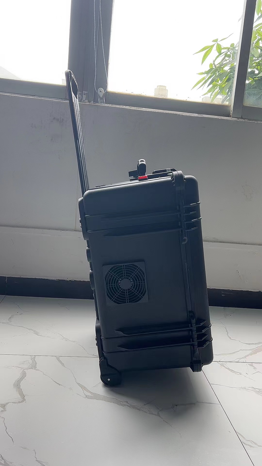 碾子山手拉箱型移动通信干扰器